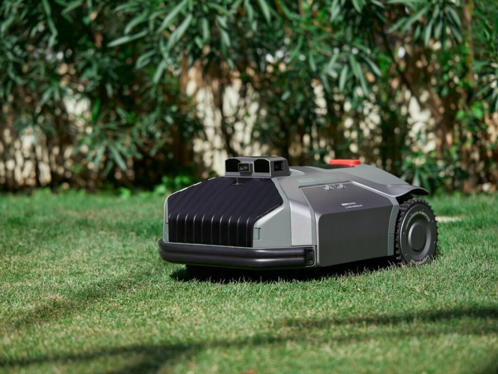 The Rise of the Autonomous Lawn Mower in Smart Gardening